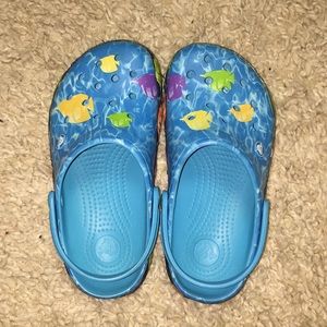 light up fish crocs